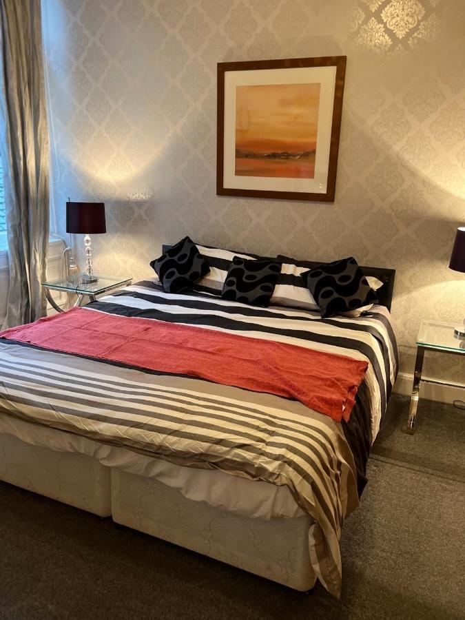 Royal Mile Mansions 2 Bedroom - Edinburgh City Centre ภายนอก รูปภาพ