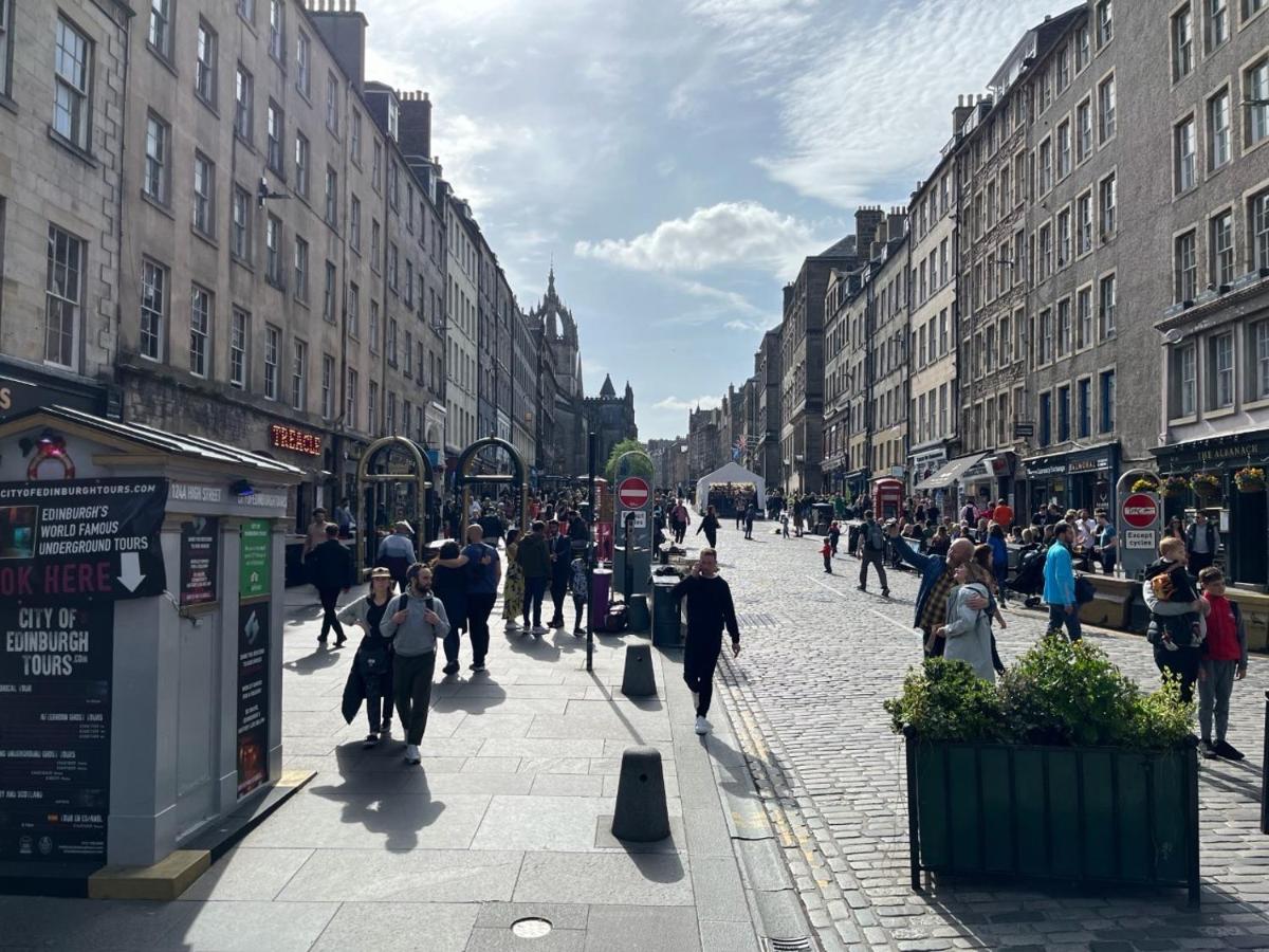 Royal Mile Mansions 2 Bedroom - Edinburgh City Centre ภายนอก รูปภาพ